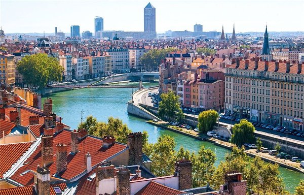Pourquoi il vaut mieux acheter plutôt que vendre une maison sur Lyon en ce moment ?