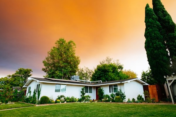 Dix Astuces pour un Nettoyage de Jardin Écologique et Efficace