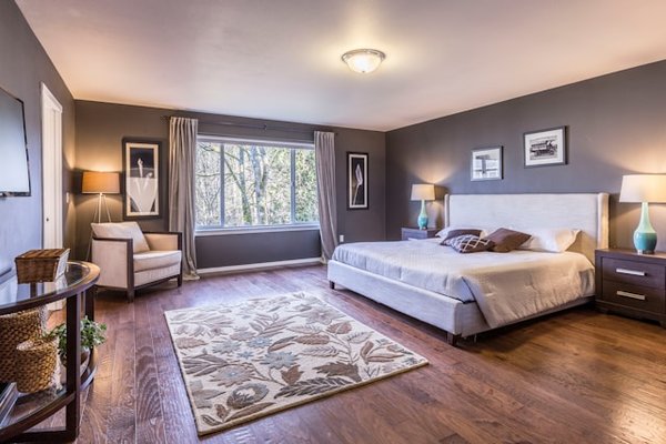 Aménager une petite chambre parentale : idées et astuces pour optimiser l'espace